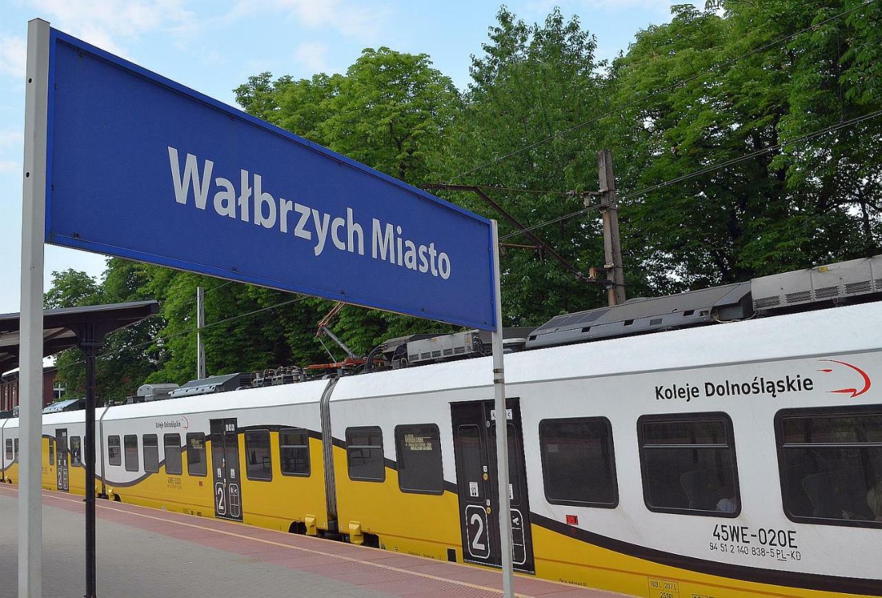Art Mieszkanie Blisko Dworca Pkp Walbrzych Miasto Exterior foto